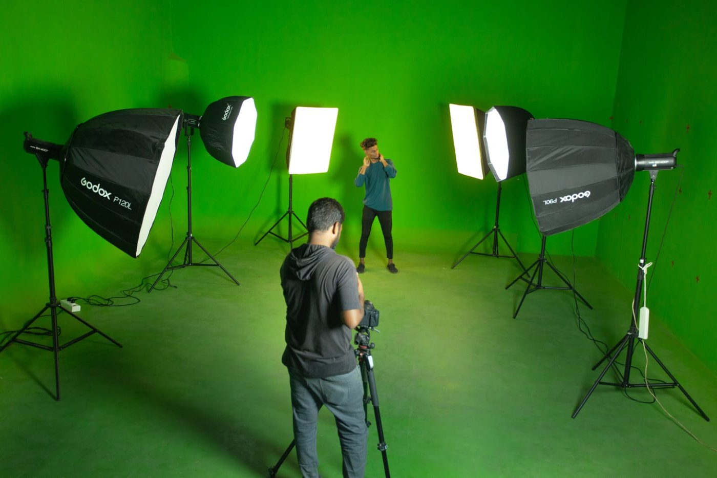 Students at Clusters Media College Green Screen Studio